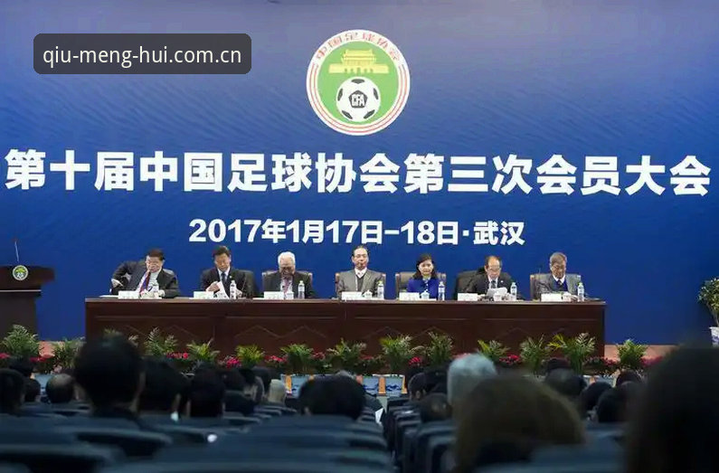 足球管理机构换届，历来不只是权力交接，更像是一场关于未来路线图的公投。当乔瓦尼·马拉戈在意大利足协选举中胜出，我在球盟会平台的资讯流里翻到这条消息时，第一反应不是欢呼或质疑，而是想去看看意甲各家俱乐部掌门人的真实态度——毕竟，联赛与足协之间的微妙平衡，往往决定着一个足球强国的兴衰节奏。